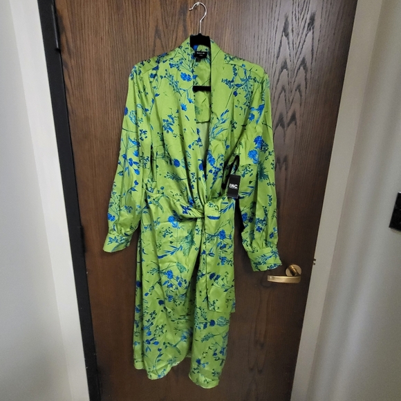 Ladies Dress - Picture 3 of 3